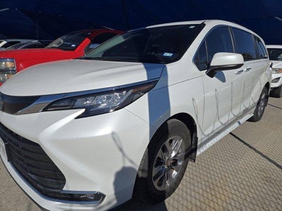 2022 Toyota Sienna XLE