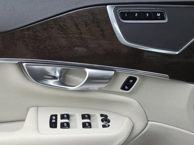 2018 Volvo XC90 Momentum