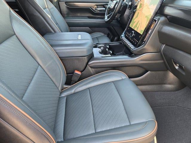 2025 GMC Yukon XL AT4